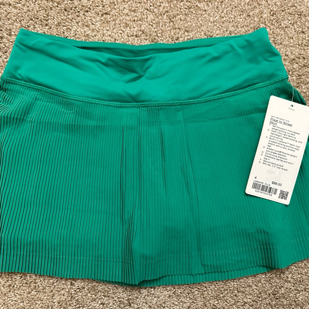 NWT Pleat to Street Skirt